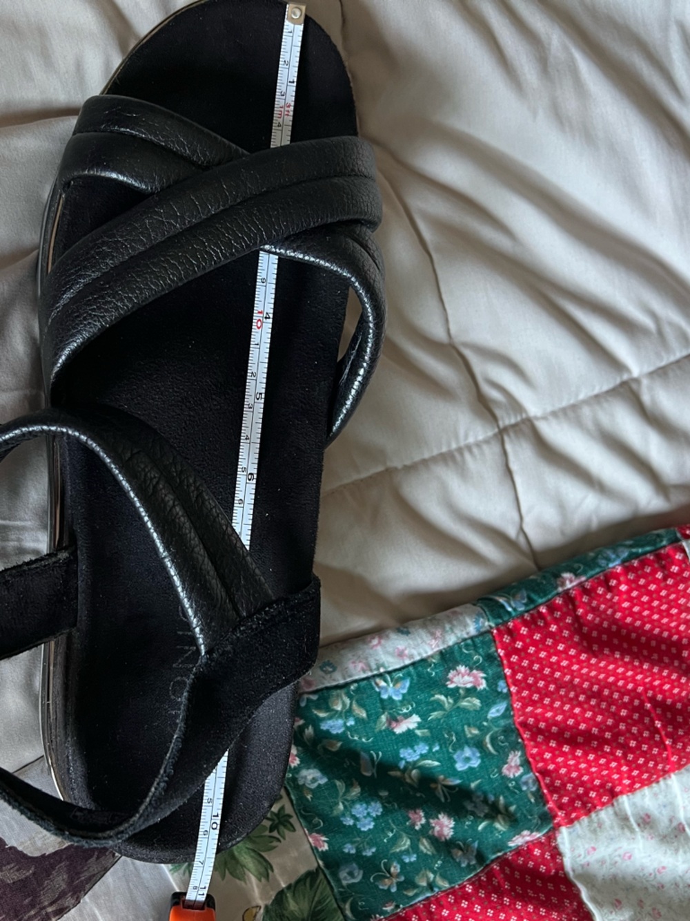 MAKE AN OFFER - VIONIC Phoenix Reyna Black Leather Platform Crisscross Sandal - Picture 9 of 9
